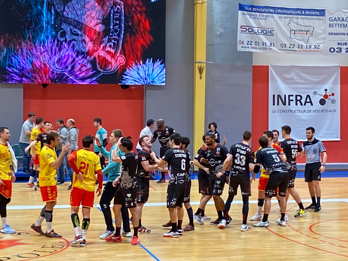 CamilleCaussin's tweet photo. Très belle victoire d’@AmiensPH ce soir contre l’équipe de Pau ! Un superbe match, bravo les Pirates !!! 🥳 https://t.co/3f7ul7hzob