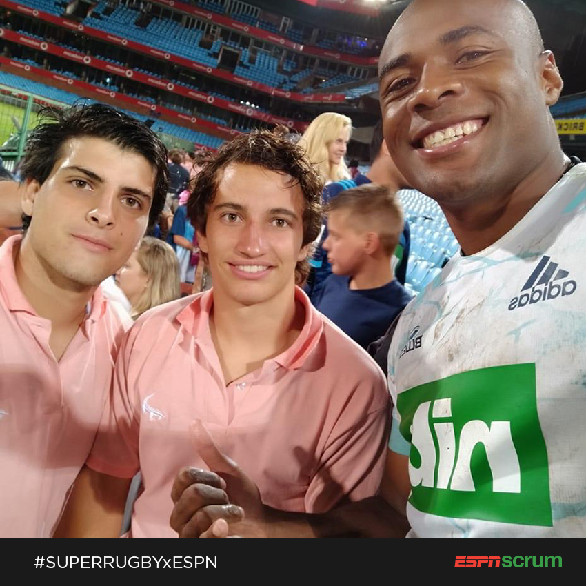 ¡<a href="/DeltaRC/">Delta Rugby Club</a> presente en el #SuperRugby! Los chicos de la M19, de gira por #Sudáfrica, estuvieron en el triunfazo de #Blues 23-21 sobre #Bulls y aprovecharon a sacarse fotos con los jugadores. 🤳🏼🔝 

#SUPERRUGBYxESPN