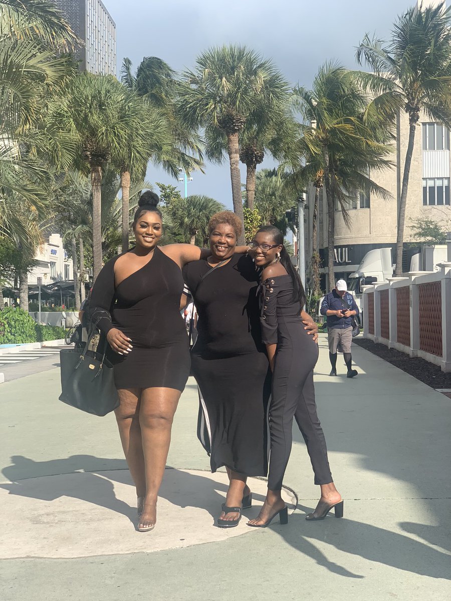 ShantayeP_'s tweet image. Three Generations 😊