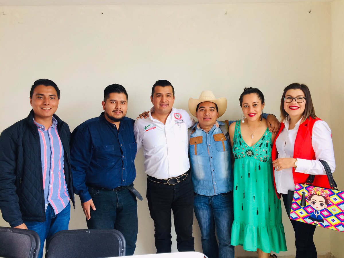 FranciscoCruzMx's tweet photo. Hemos sido convocados a ser testigos del arranque de la instalación de los Comités de Base Campesinos con nuestros camaradas de la @VJA_Mich, @CNC_Michoacan en compañía de los dirigentes @hernandezderas @JessLunaMorale1 y @lichuazano un gusto poder estar con ustedes #CncMéxico https://t.co/qjYtoUQ3aO