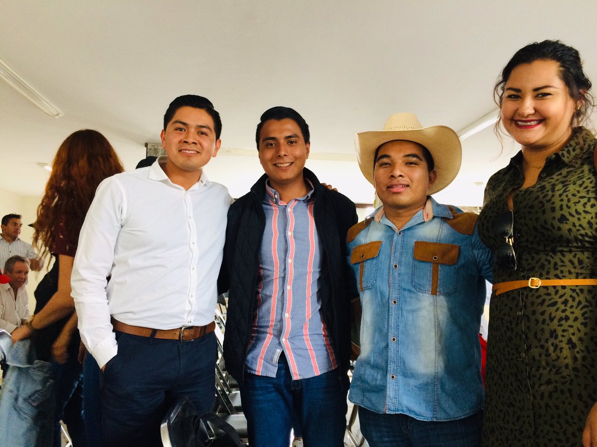FranciscoCruzMx's tweet photo. Hemos sido convocados a ser testigos del arranque de la instalación de los Comités de Base Campesinos con nuestros camaradas de la @VJA_Mich, @CNC_Michoacan en compañía de los dirigentes @hernandezderas @JessLunaMorale1 y @lichuazano un gusto poder estar con ustedes #CncMéxico https://t.co/qjYtoUQ3aO