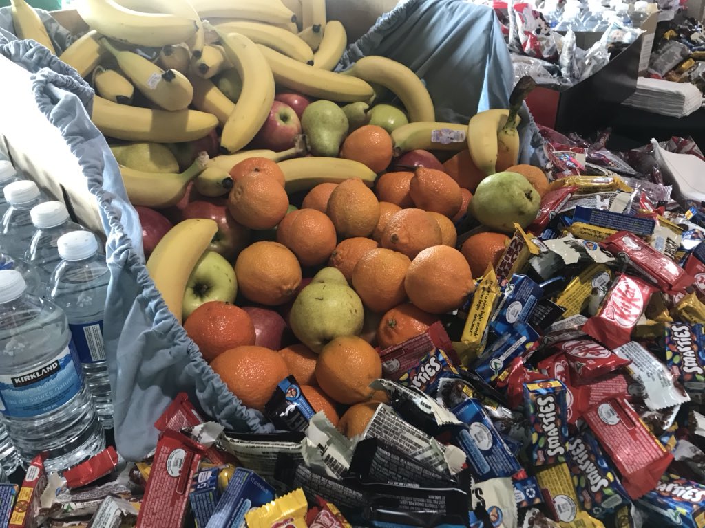 TodaysTeens's tweet photo. Which will you choose?  Time for some snacks!  #myfavourite #chocobanana #whatsyoursnackcombo #todaysteens20 https://t.co/tWSTuQ1NPV