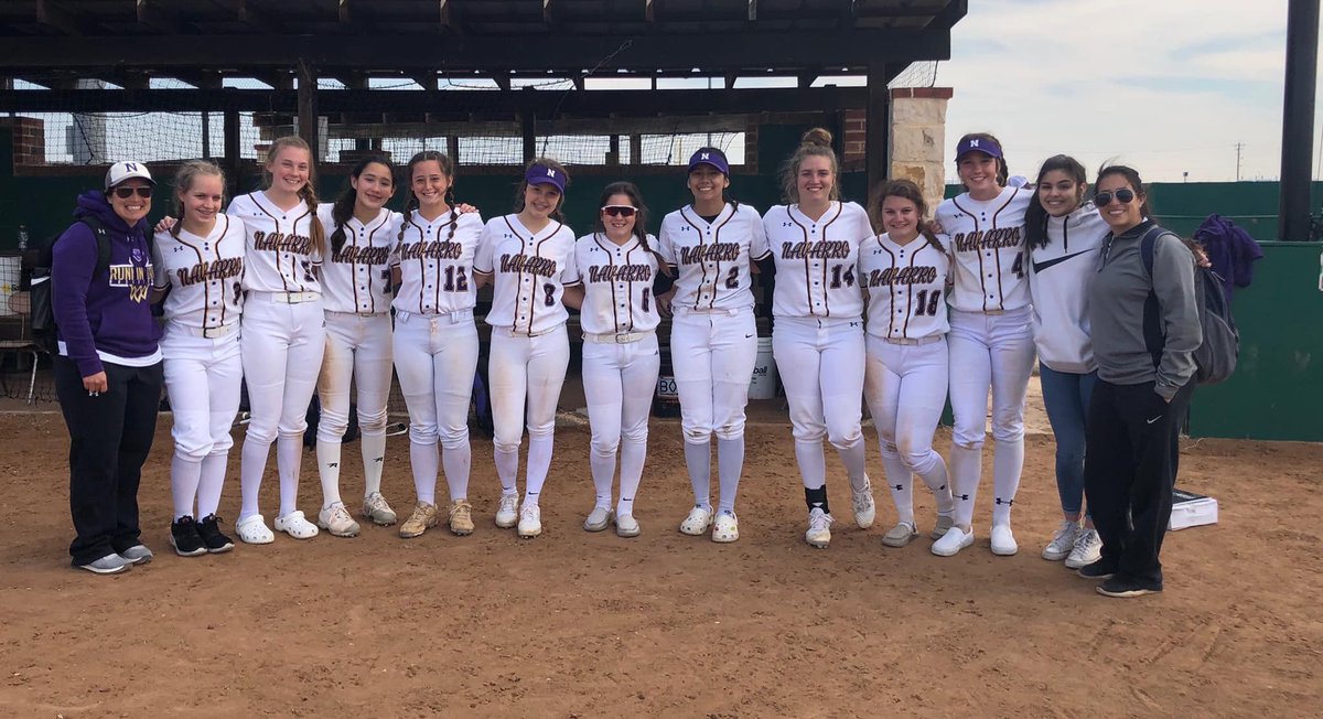 SoftballNavarro's tweet photo. Girls had a great weekend at our Navarro tournament! We went 3-1. Had a lot of good learning moments that are going to help us later on in the season! https://t.co/aiwhK7pW3f