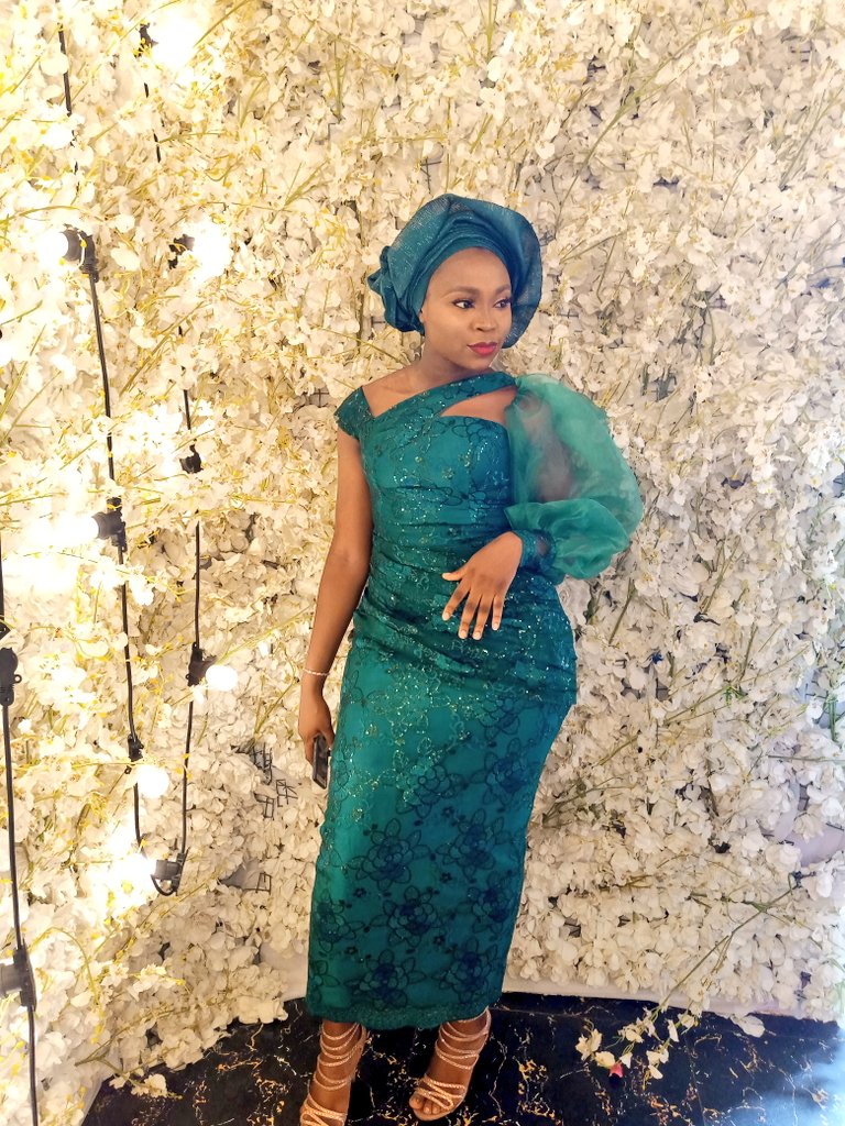 chinenyenzom's tweet photo. Today was sooooo amazing!!! 
Had fun with these amazing people!! 

I slayed shaa 💃💃💃.
Thanks @Bae_loo for the beautiful makeover ❤.
#REDConnect. 
#HumansOfRed. 
#Vividlovestory. https://t.co/VPxbizNQgN