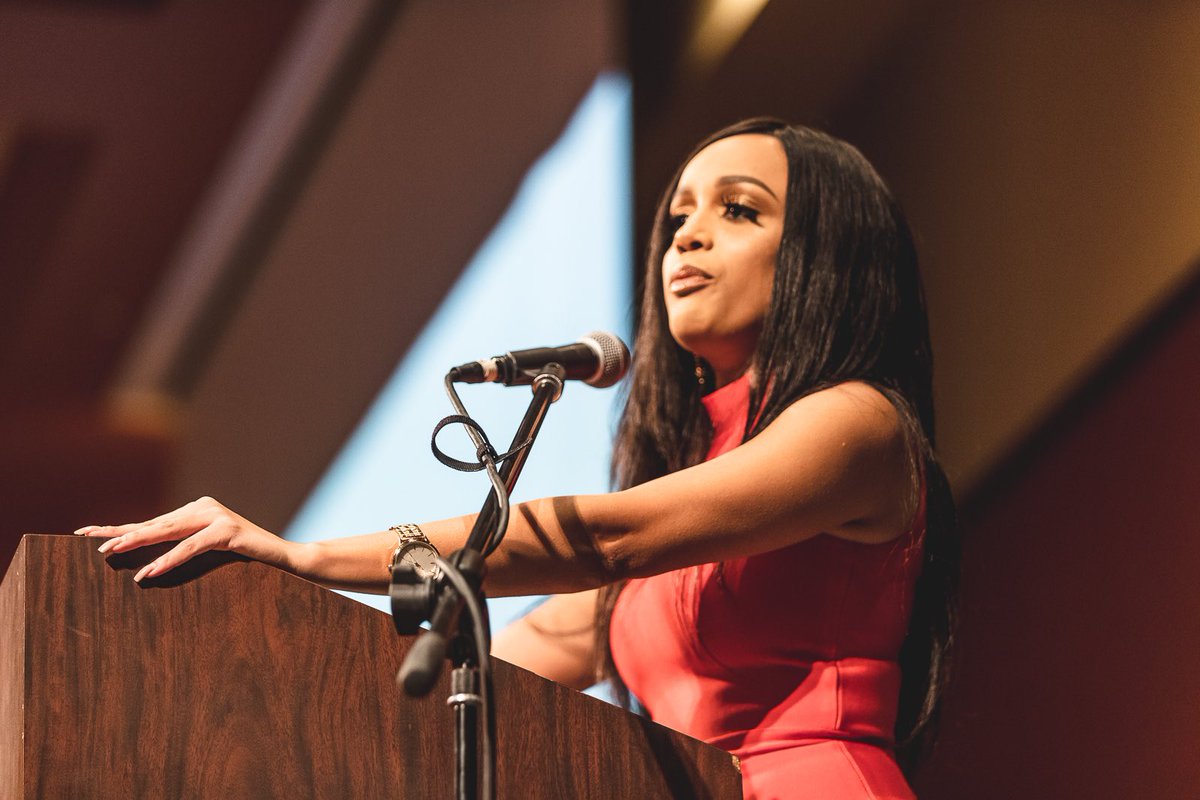 OUBigXII2020's tweet photo. Thank you to our keynote speaker, Lauren Whiteman, for being such a dynamic keynote and spurring us all to action. “We have done so much in history, but our best hasn't been done yet.” #GenerationUS https://t.co/5mUktwlCMm