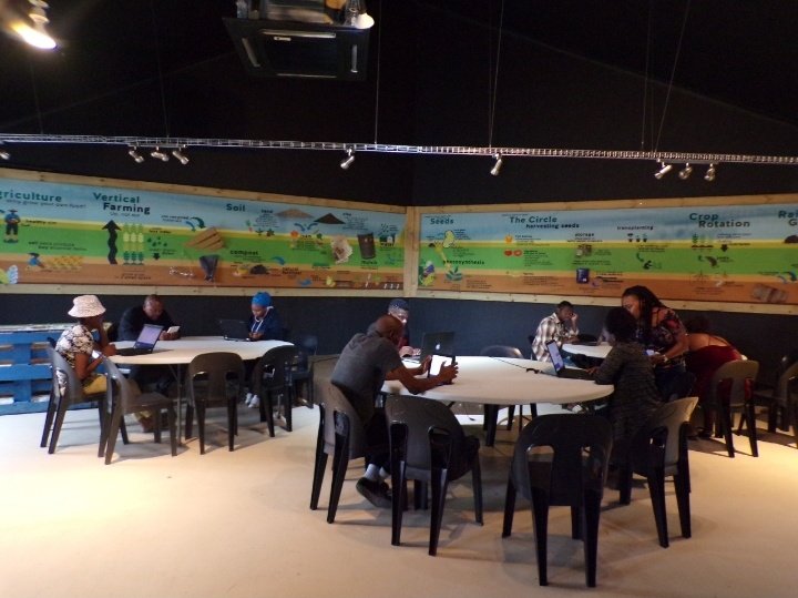 Keoi_In_Tech's tweet image. One of the pastors organized a venue for us today and transported the cohort 🙌🏾

They took their 1st digitized test which gives instant results, all got over 60% the highest being 84%. 

Happiness overload 💃
(many thanks to our facilitator amd the guy behind the digitized test)