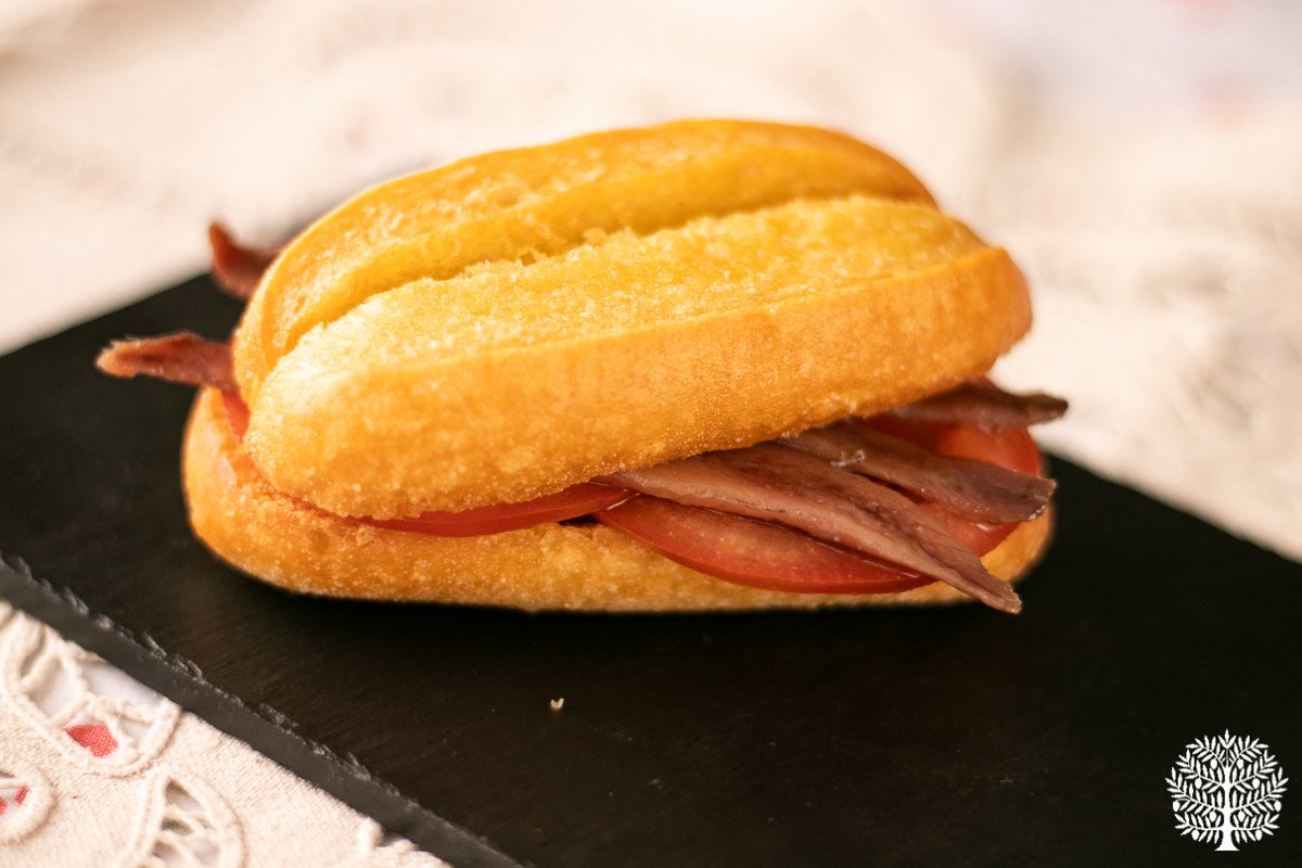 AlbertLipim's tweet photo. @Carminaenlacoci Reclutas, los bocadillos más típicos de Jaén https://t.co/b3ou9haIAW vía @Carminaenlacoci https://t.co/F1GM9nC8GW