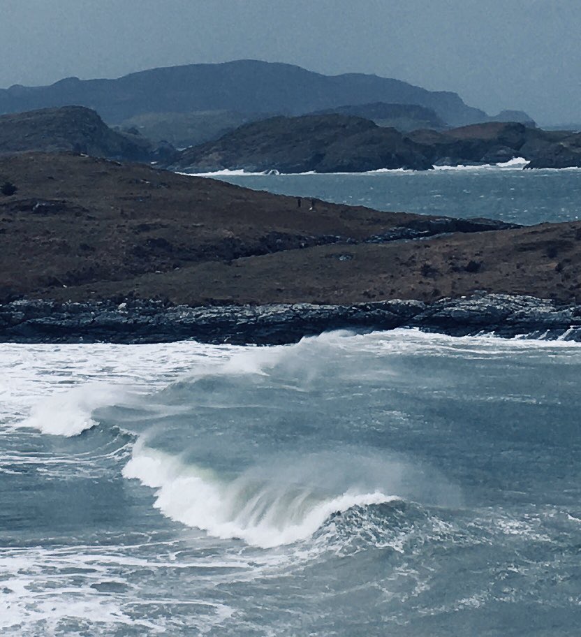 loodle_noodle7's tweet photo. Stormy seas Horn Head peeking though in the distance #WildAtlanticWay #ards #sheephaven @angie_weather @DonegalWeatherC @BBCWthrWatchers @govisitdonegal @IrishWestCoast @wildatlanticway https://t.co/SOf4Q9m9jU