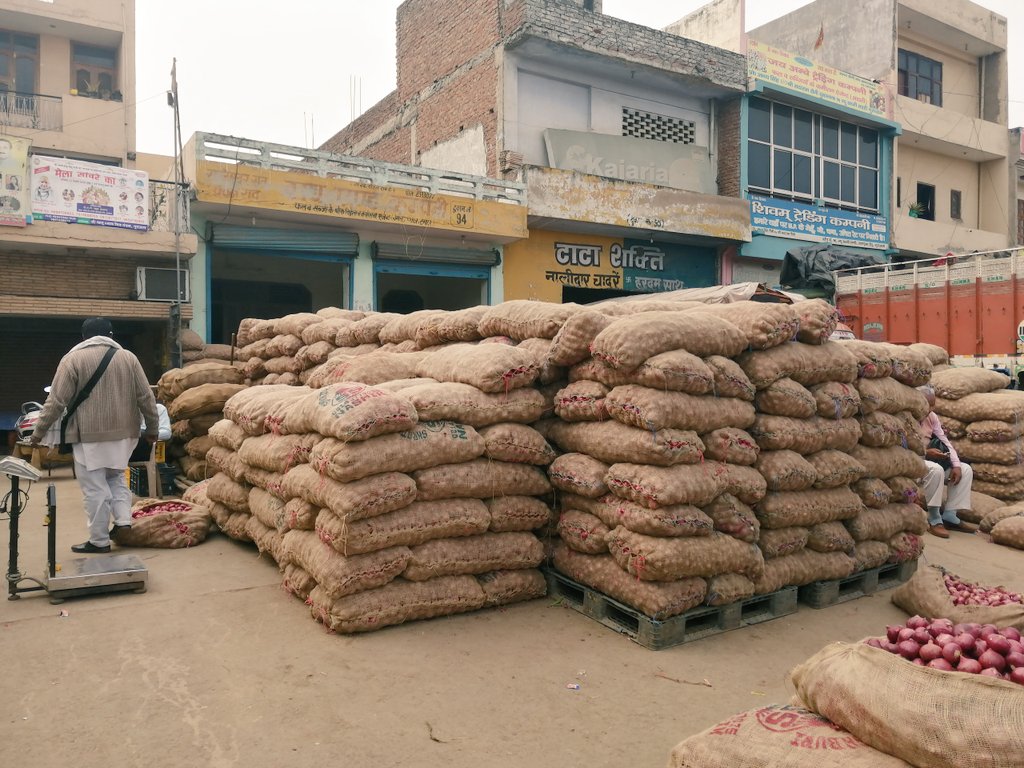 nikhilnitm's tweet photo. Really inspiring to meet people bravely fighting for #Roti, #Kapda aur #Makan on a daily basis and still they are the one bringing greeneries in our every food plate, without fail.🥦🌾
For us - It all started with small dream of bringing "Optimization through Accountability" ❤️ https://t.co/fmzOzje6ON