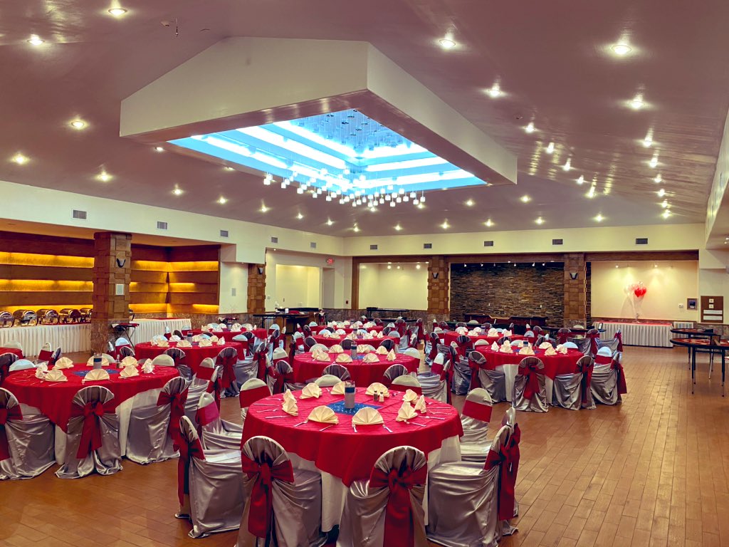 BoosterTravis's tweet photo. Tic Tok Booster Bash!   7pm is almost here! https://t.co/kygtRHwA7N