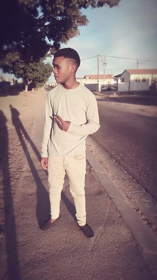 Nthabiiseng4's tweet photo. Don't be a clown 😊 https://t.co/DjNEAFk90E