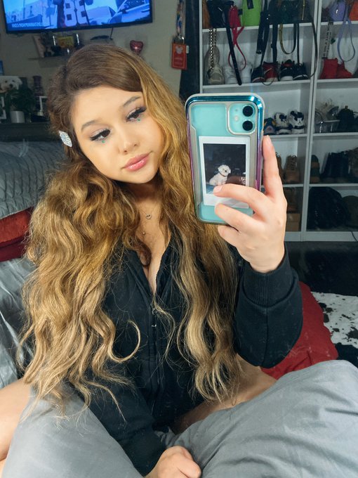 1 pic. Da face                        Da ass https://t.co/Jv8KTD0LGt