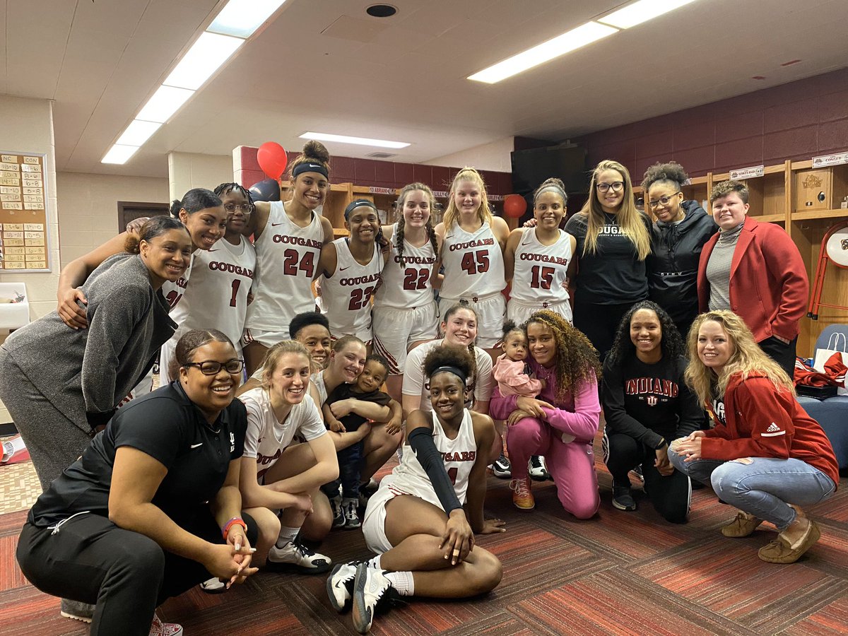 IUKWBB's tweet photo. Not only was it Senior Day but we had our Alumni come back to join in on the fun! 💚 So happy time have everyone here to celebrate our senior @qjmerr ! 👀 Now it’s on to Post Season Play! 🥳 https://t.co/ksnozaKLS4