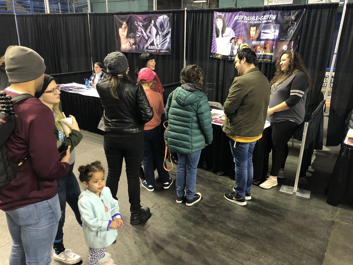 FDNMcity's tweet photo. Quite a line to meet @GreyDeLisle at Alaska Comicon https://t.co/nDTS8TfBam