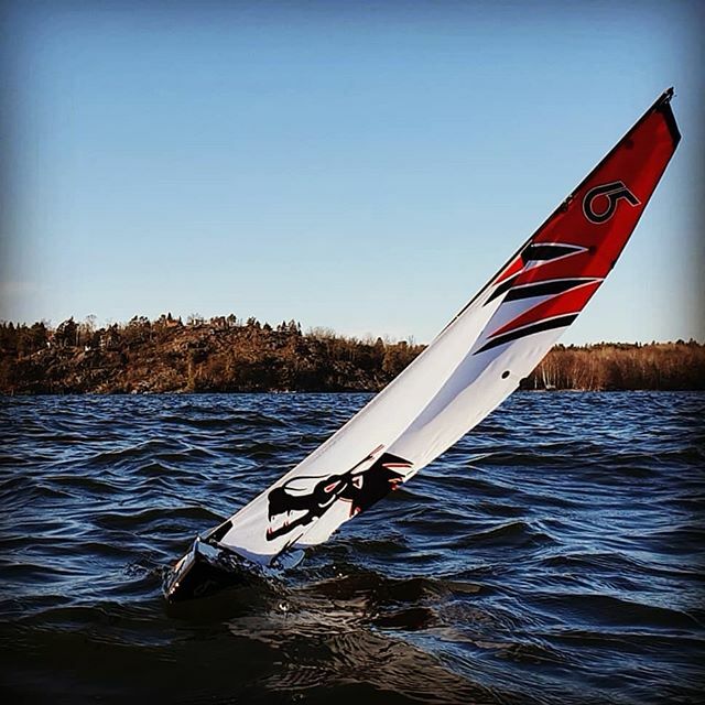 A few minutes of sunshine and a lot of wind in the sails.  #df65 #dragonforce65 #rcfun #windinthesails ift.tt/3bVNvjn