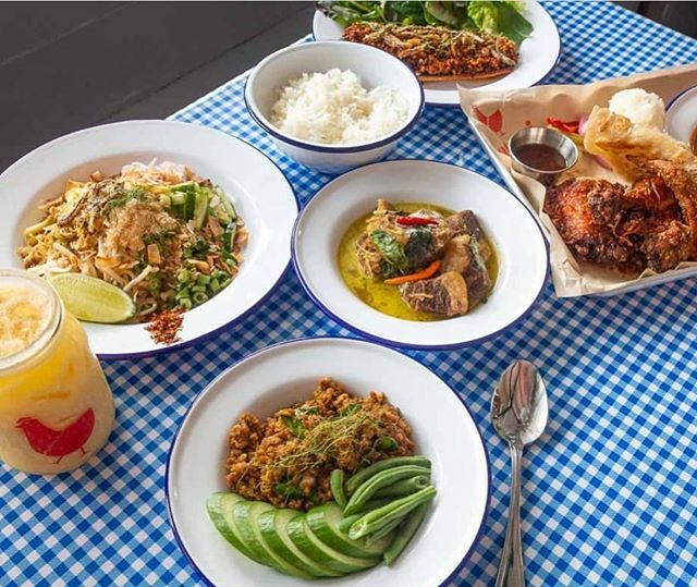 Make this your weekend lunch spread #lifegoals 🌞
📸 @lisagoshephotography 
#pdxeats #eaterpdx #friedchicken #thai #dishedpdx #travelpdx ift.tt/2Pg3izG