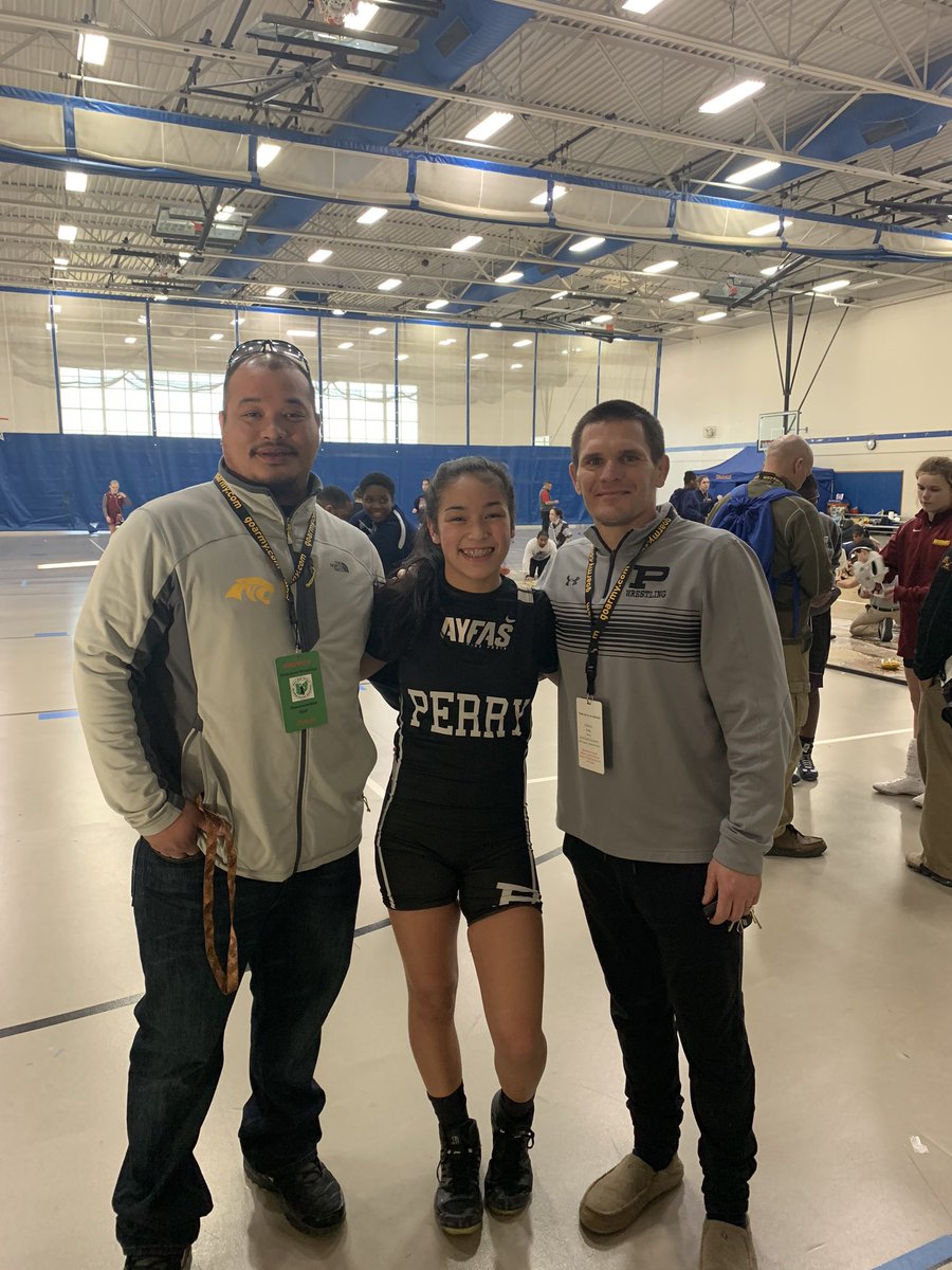 irontri1's tweet photo. Shi’anna Bamba advanced to the semifinals of the inaugural Ohio High School Girls State Tournament tomorrow. She will become Perry’s first girls state placer but is looking to finish on the top of the podium tomorrow. #perrywrestling #girlswrestling https://t.co/WxtbtY2bUl