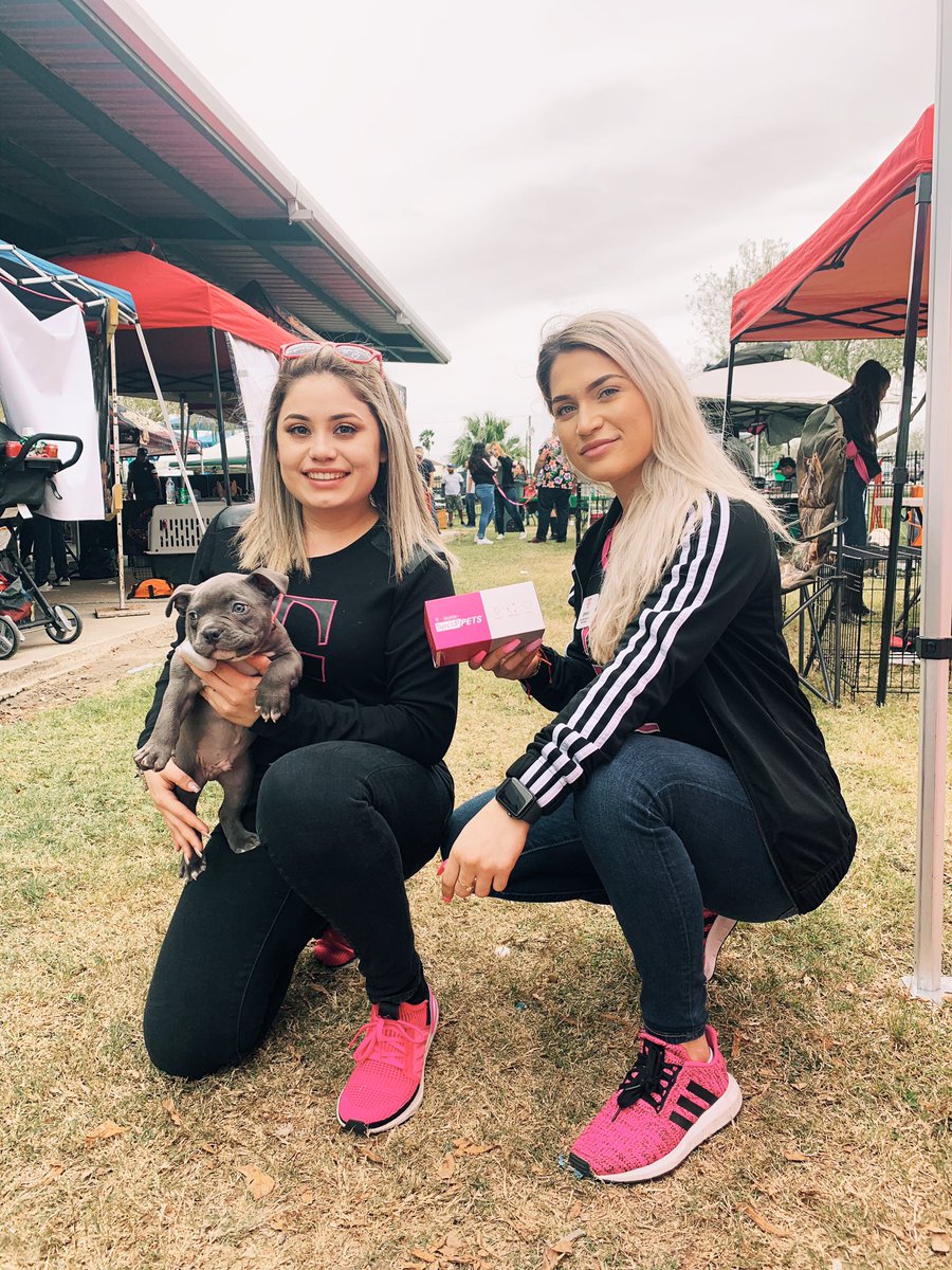 Temo_Villarreal's tweet photo. North Bridge 855D crew out representing in Harlingen Texas!!! Promoting Sync Up Pets, the latest tech from the Un-Carrier T-mobile! #TexasDNA @cjgreentx @Dsolano1023 @VargasHector26 @emichelle314 @GreciaLopez69 @rrosalierr https://t.co/84tScKMn8s