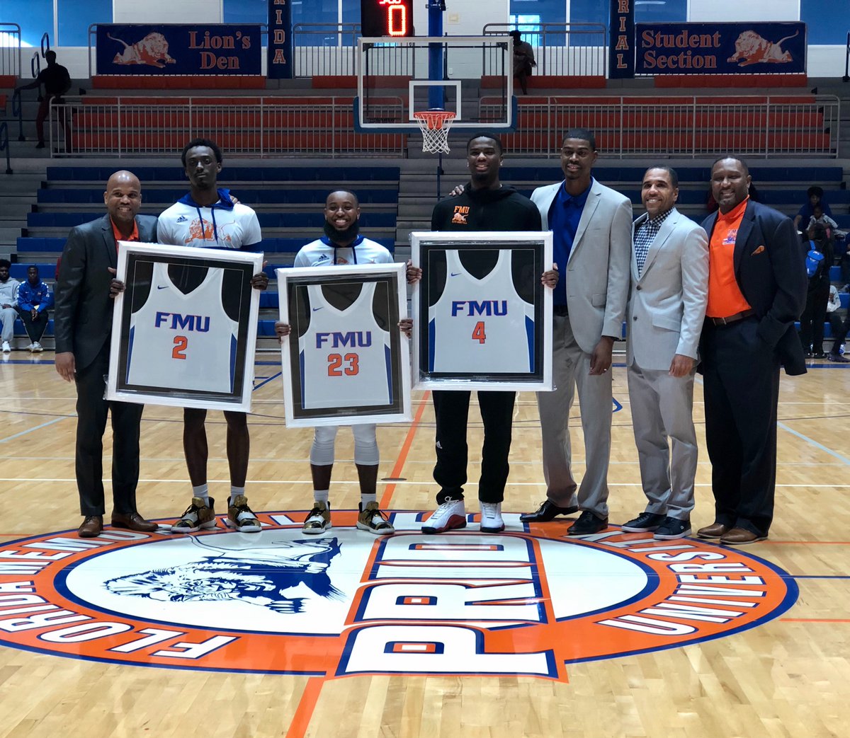 ErnestTJones's tweet photo. Thank you seniors! Well done! https://t.co/eGIHOm2l0Y