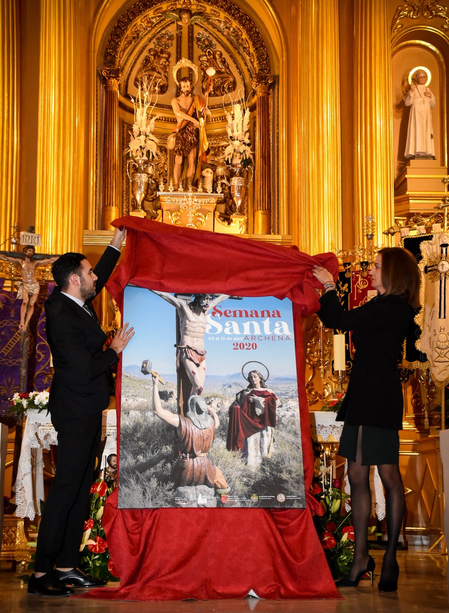 AytoArchena's tweet photo. @BctCruzEspejos @CabildoArchena @AgoniaYMMagdale Se presenta el nuevo cartel anunciador de esta próxima edición de la #SemanaSanta2020 archenera.
Presiden el acto la alcaldesa de #Archena @PatriciaArchena , y el Presidente del @CabildoArchena @juanrucre . https://t.co/0ePJ0szUFR