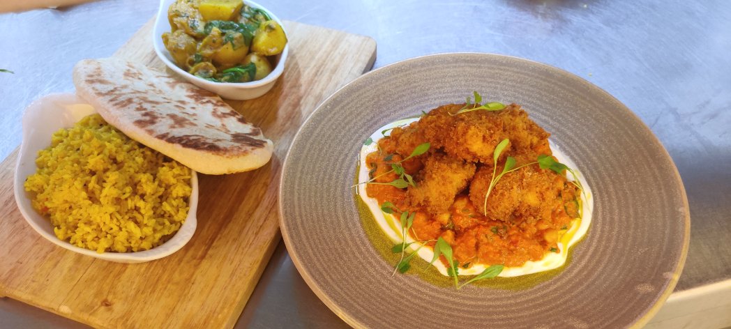 ConnorRance's tweet photo. Tikka popcorn cod cheeks, tikka masala, pilau rice, naan bread &amp; sag aloo #weekendspecial #curry #tryingsomethingnew #redlionbabcary #chefslife #food #AA https://t.co/kozIXLPDOF