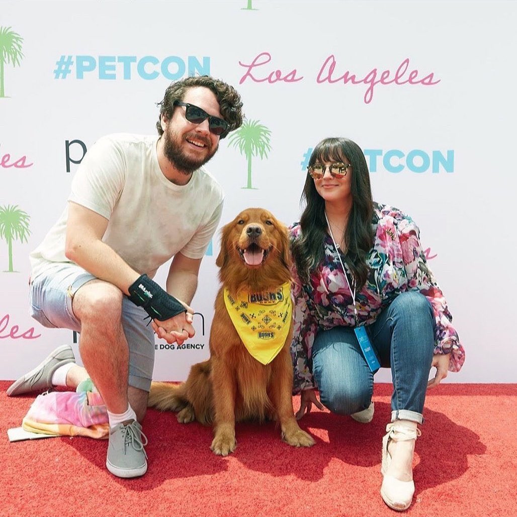 Y'all! We're so excited to have @drlisalippman back on <a href="/ThePurrrcast/">The Purrrcast</a> tomorrow, we wanted to ask if any of you had cat and or cat/dog-related questions for NYC's coolest veterinarian (and podcaster <a href="/wdddogspod/">We Dont Deserve Dogs</a>)! Ask away below! 👇👇👇