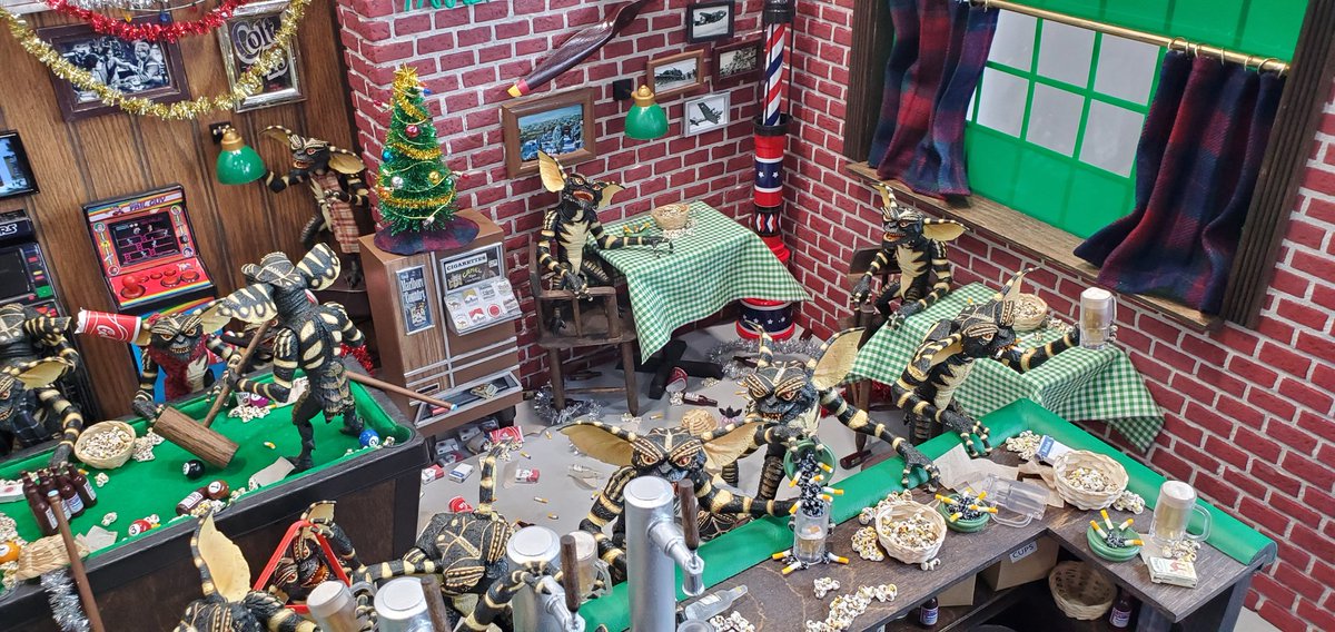 AgentM's tweet photo. The Gremlins diorama from @NECA_TOYS! 🤩 #ToyFair2020 #AgentMLovesToyFair https://t.co/gVVYhBCb5d