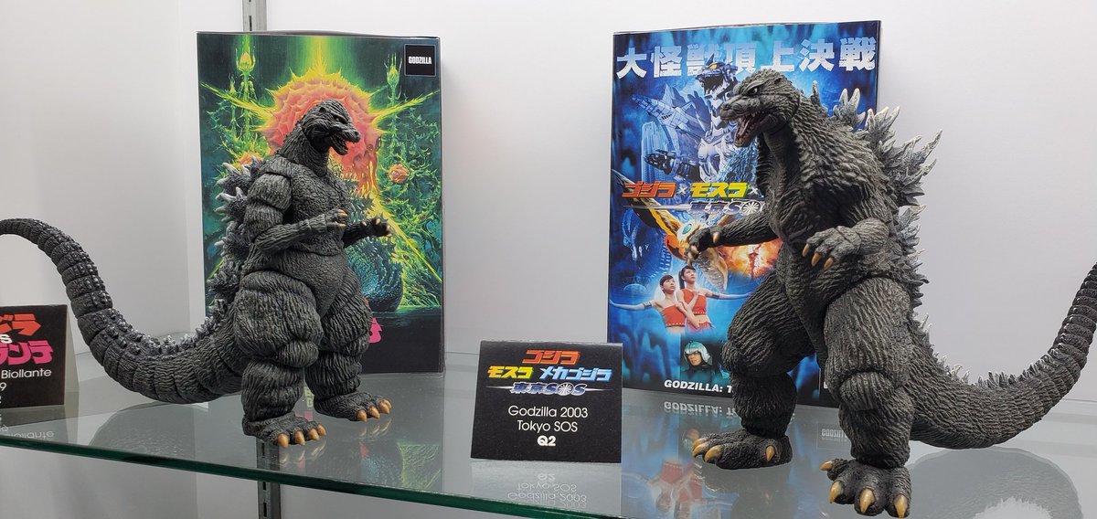 AgentM's tweet photo. Godzilla! Not much at #ToyFair2020 but these babies from @NECA_TOYS. #AgentMLovesToyFair https://t.co/7Uls9dPAAb