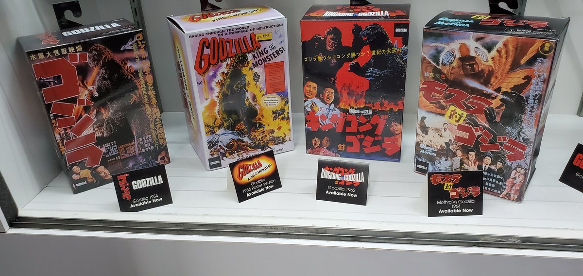 AgentM's tweet photo. Godzilla! Not much at #ToyFair2020 but these babies from @NECA_TOYS. #AgentMLovesToyFair https://t.co/7Uls9dPAAb