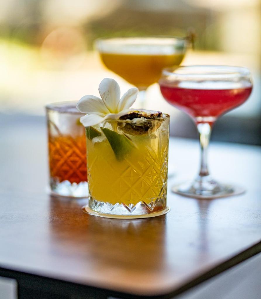 JWMarriottGC's tweet photo. End your weekend on the right cocktail! Who's joining us for Tropical Sundays from 2pm today? 😍 🍸 
.
.
.
.
.
#spmarriott #surfersparadisemarriott #MarriottBonvoyMoments #ClubMarriott #MarriottBonvoy #chapterandverse #goldcoastbar https://t.co/HVFjXuUzzN