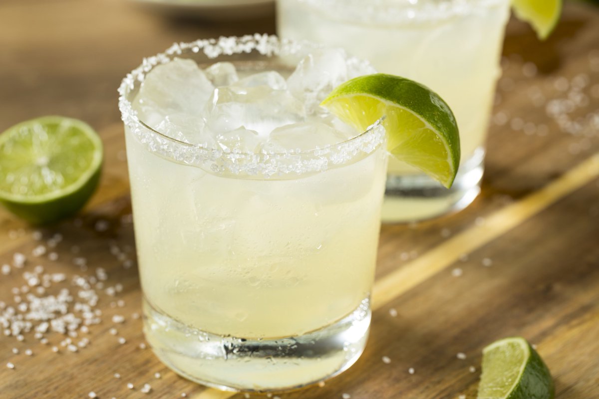 It's National Margarita Day (in February - the perfect idea).
So naturally.... Olé 🍹
Click here >> buff.ly/2OGZNjU to see our full drink menu.
#margaritaday #PierCraving #waterfrontdining #shipyardsdistrict
