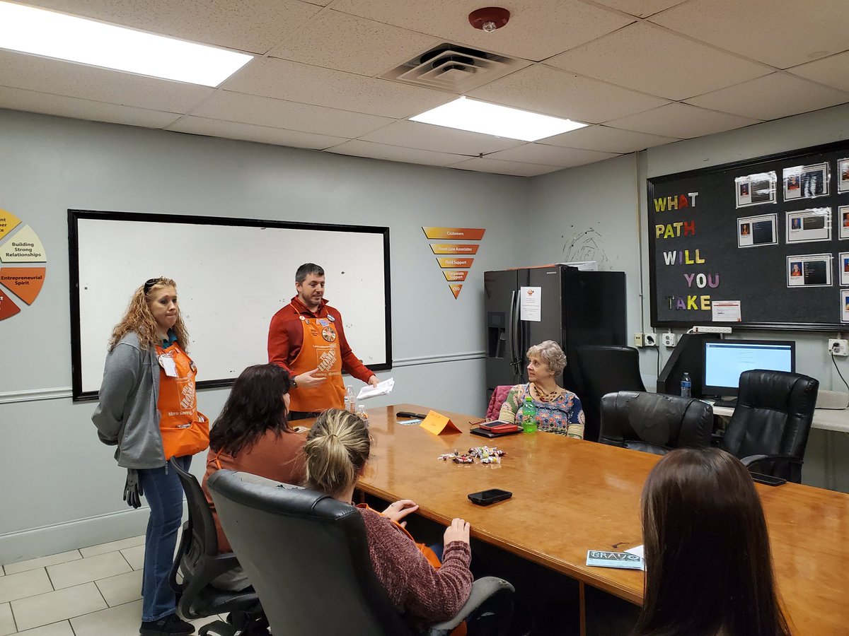 HuntingtonTHD's tweet photo. Recognizing some stellar associates during a great orientation today at 3642!! @DerekBTHD @hd3642 @SCL13Blue @ErinWatsonHDHR @WebbfWebb https://t.co/9ZAxZKR5Wc