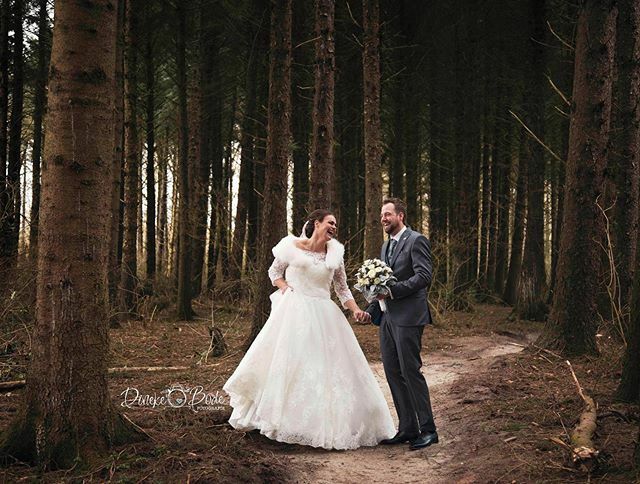 Het slechte weer vandaag hield dit prachtige bruidspaar niet tegen.
Kijk ze stralen🥰
.
.
#weddingphotography #wedding #love #trouwen #trouwen2020 #weddinginspiration  #trouwenin2021 #weddingday #trouwfotograaf #trouwfotografie ift.tt/2T1KJQQ