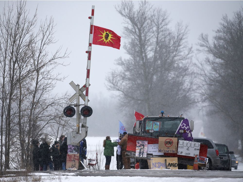 Coastal GasLink pipeline segment faces delay amid Indigenous protests dlvr.it/RQYjxC