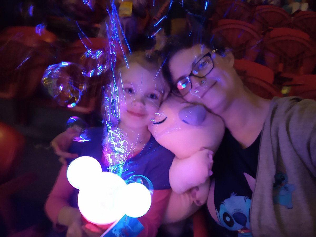 BattiestGrrl's tweet photo. #Disneyonice https://t.co/lAxo7sthLY