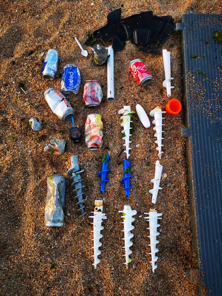 fragadie's tweet image. Lo rescatado del agua en 10 minutos en la mansa de #PuntadelEste
La basura es nuestra responsabilidad, las bases de las sombrillas no se pierden solas!!
Tristeza absoluta! 😔
#OutToSea