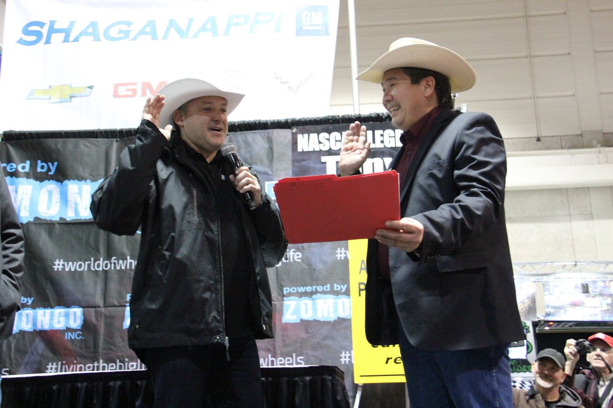 Passrat's tweet photo. Honorary Calgary White Hat to @TonyStewart @TonyStewart_Rcg Making our guest an Honorary Calgarian @calgarystampede @smithbilthats https://t.co/9Gxya6wzlM