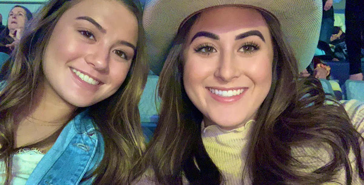 RyleeLin's tweet image. It’s 5 o’clock somewhere #DickiesArena #AlanJackson