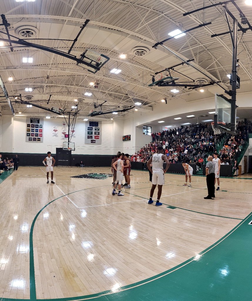SFSQuakers's tweet photo. Sidwell 62
Flint Hill 48
1:48 left in Q4
#GoQuakers 🦊
@MAC_dmv_sports https://t.co/d7uM6EnnXm
