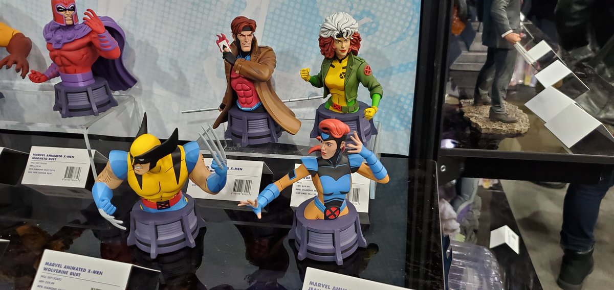 AgentM's tweet photo. The @Marvel animated busts from @CollectDST are rad. I love the dark accent lines to make each look like a cartoon. #ToyFair2020 #AgentMLovesToyFair https://t.co/da3g7YwNyL