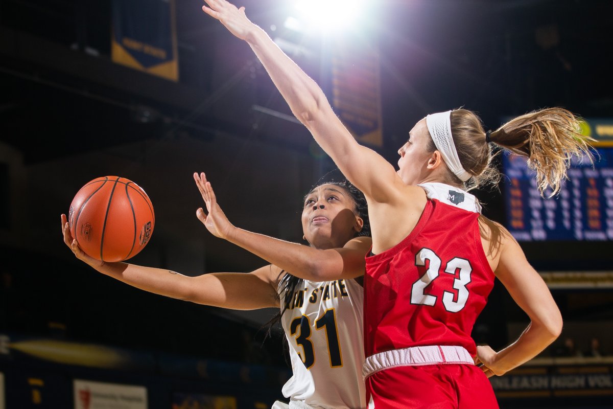 KentStWBB's tweet photo. Got the W for our seniors! #GoFlashes ⚡️ 

RECAP ⬇️
https://t.co/p7TlgKJqpy https://t.co/b0XMwPK8e1