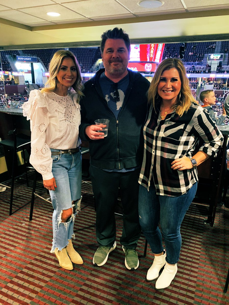 ShandaTrautman's tweet photo. Great to have fellow Class of 2017 #LeadershipMissouri grad and future Class of 2020 grad with us today at the @MSUBearsHoops game! I’m sure these devoted Mizzou Tigers are lucky charms for today’s commanding win! #MSUBears #LeadMO #LeadMo17 @MissouriChamber https://t.co/SQa9r3XXLv