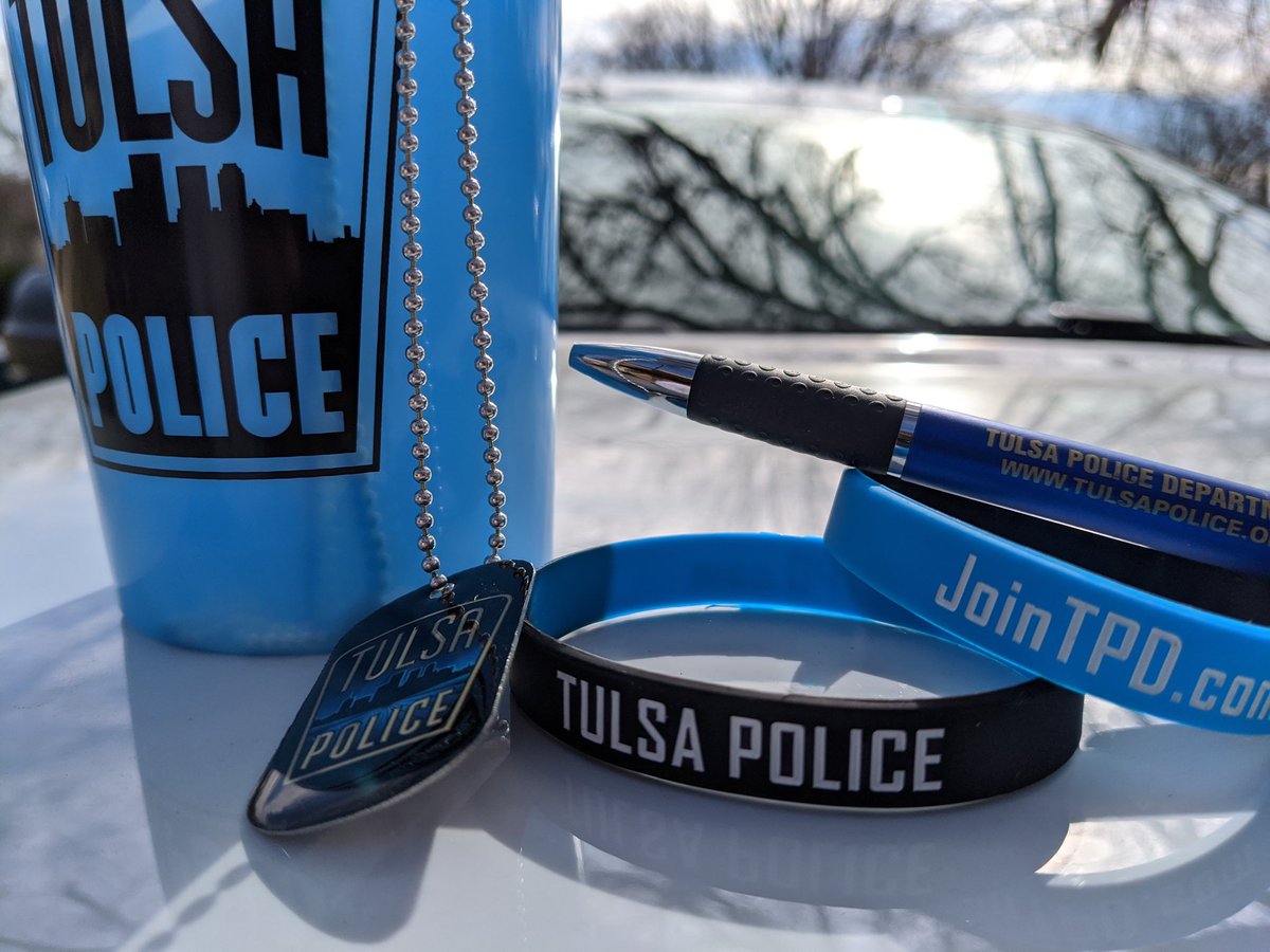 RealDarrellRoss's tweet photo. Giveaway time! As a thank you to everyone for helping me reach the 10k club I'm giving away a bit of swag.

Watch the show tonight even though I'm off!

3 winners will get sets of this with the winners chosen tomorrow 👍 https://t.co/HinBNtWnnx