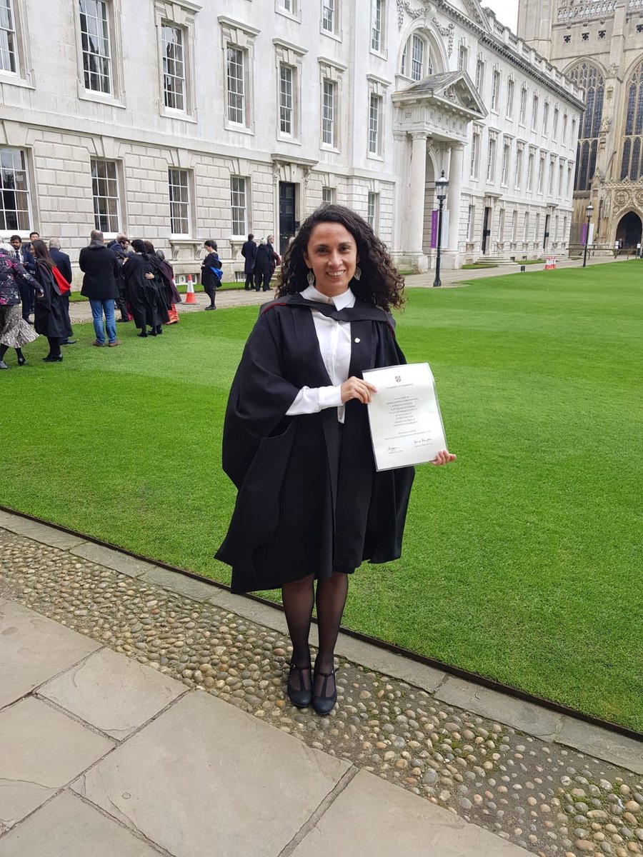 Today I received my PhD degree in #PlantSciences from @WolfsonCam at @Cambridge_Uni. A wonderful celebration of my achievements, accompanied by friends and family from close and afar  💚👩🏻‍🎓🌷📜