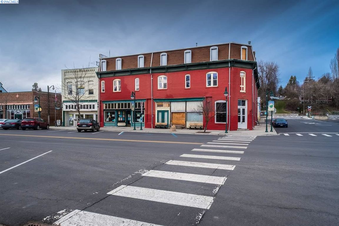 REMAX_Pullman's tweet photo. See a virtual tour of one of our newest #listings 130 E Main St #Palouse #WA  https://t.co/fs6vxORe72 https://t.co/pXVf6MR1lw