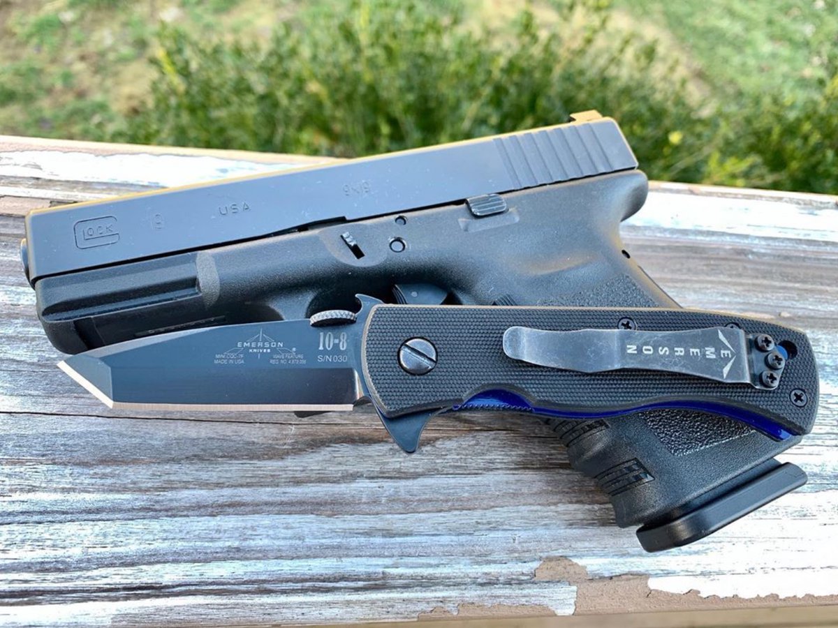 Emerson_knives's tweet photo. Check out the @108Performance  Mini CQC-7 Flipper 😱 #Repost @sheepdog7831
・・・
USA 🇺🇸 #emersonknives #emersonknivesinc #emersonknivesfanclub #108performance #usnstagram #knivesofinstagram🔪 #glock #glock19 #9mm #glocksofinstagram #thinblueline https://t.co/CKxrKTPh8C
