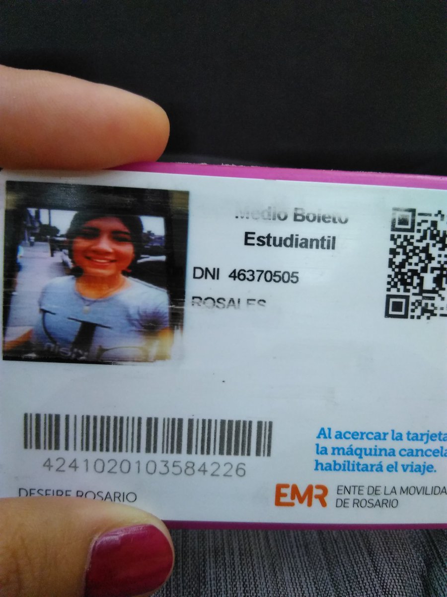 MelisaCarignan1's tweet photo. Encontré este medio boleto en la línea 128 negra, Rosario. No pude encontrarla en Facebook/Instagram ya que salen muchos resultados. Por favor compartan!!!! https://t.co/uaVFCDM7e0