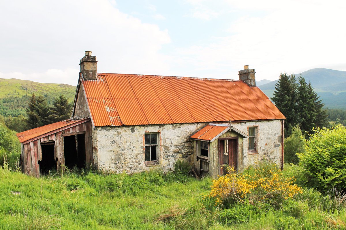 cannyhighlander's tweet photo. old abode #Scotland #Highlands #butandben https://t.co/tetsognWAM