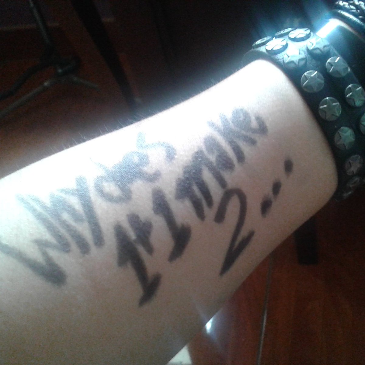 DarkyViews's tweet photo. Puede que no tenga plata o valor... pero tengo un marcador (?
#GreenDay #39smooth #marker https://t.co/C2gVmIF6VF