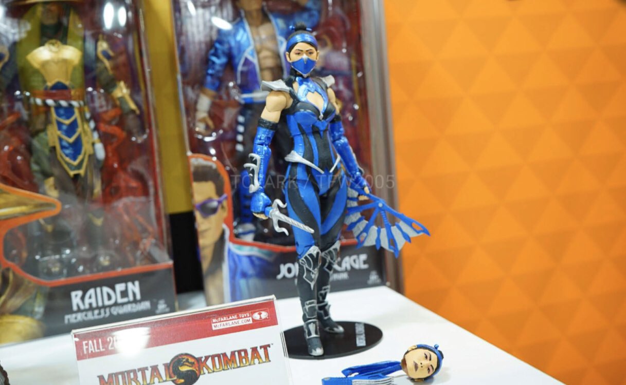 Mortal Kombat 11 - Kitana and Baraka Figures by McFarlane Toys